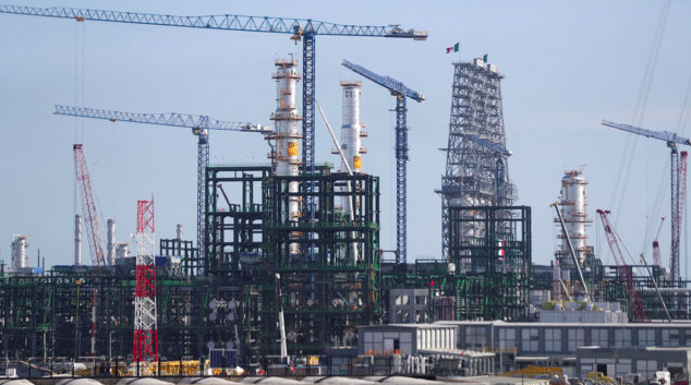 AMLO anuncia que refinería de Dos Bocas comenzará a producir este viernes